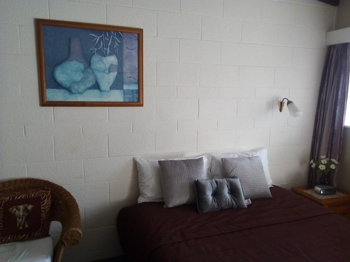 לבין Redwood Lodge Motel מראה חיצוני תמונה